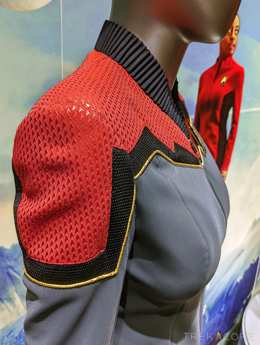 https://www.trekcore.com/snw/gallery/albums/bts/chicago-exhibit/snw-starfleet-uniform-uhura-dress-03.jpg